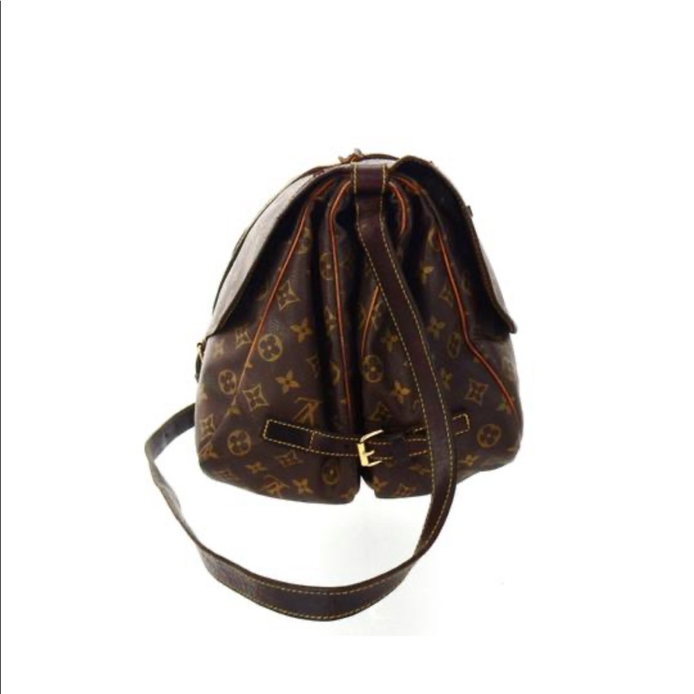 Authentic Louis Vuitton samur cross body bag - Picture 2 of 11